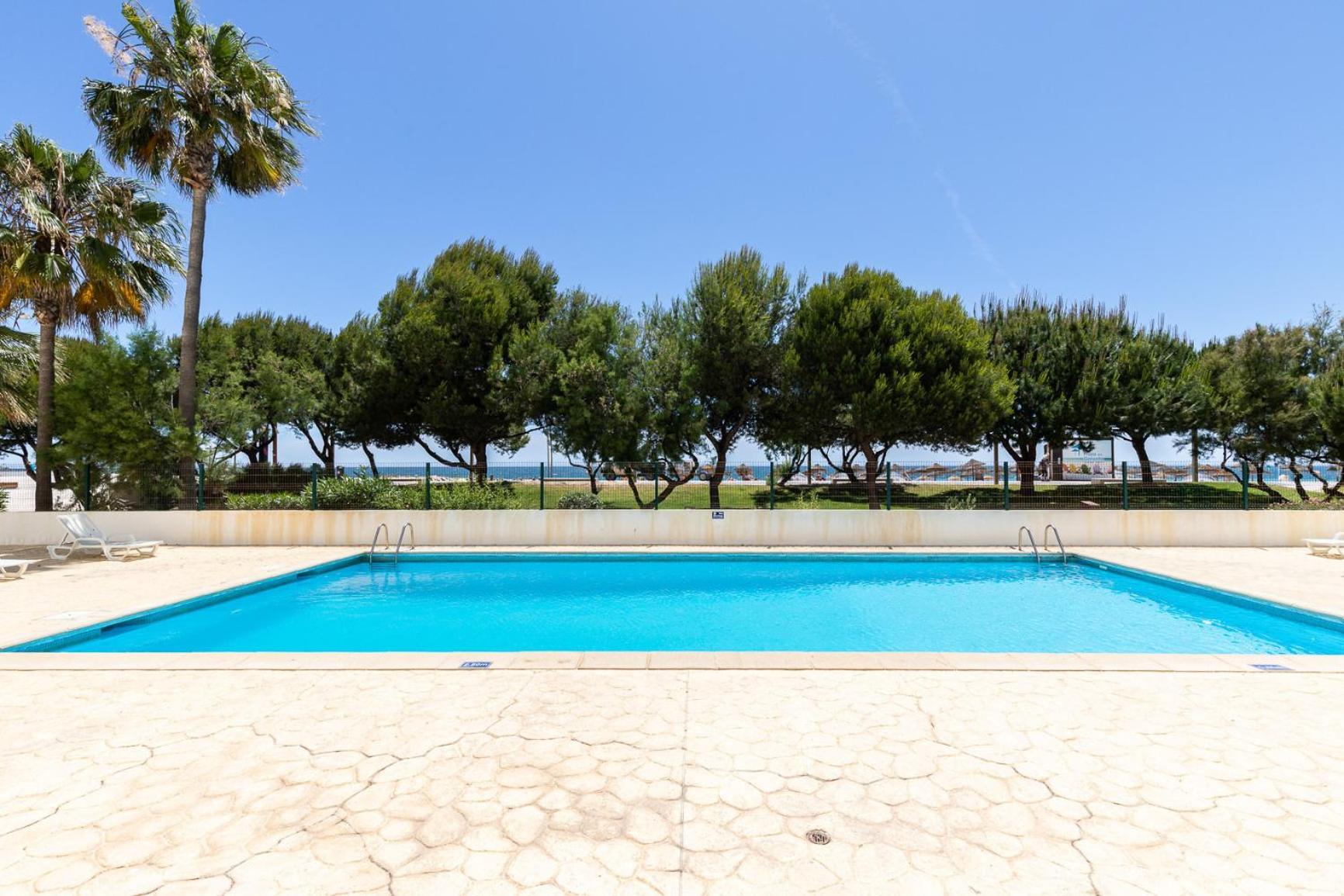 First Line Front Pool Flat View * Quarteira